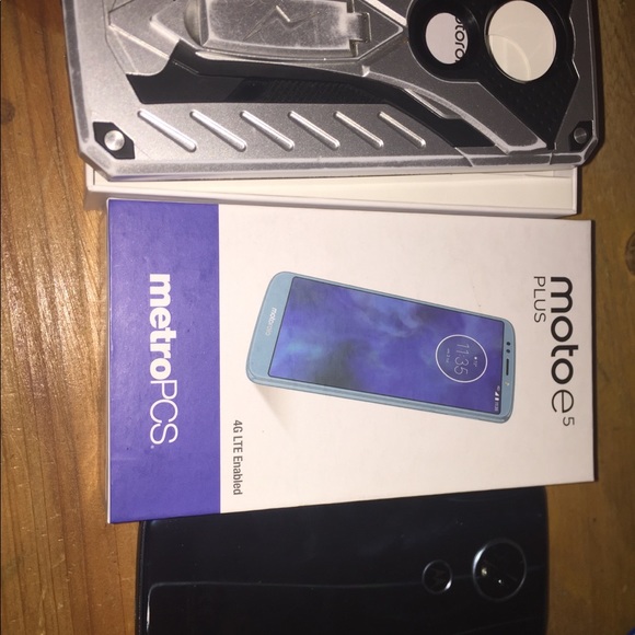 I’m selling an unlocked phone for my mom - Picture 2 of 6